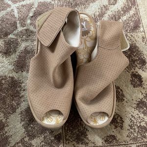 FLY London Women's Perforated Wedge Sandal 38